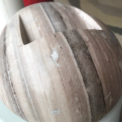 LAB4_CURATED_Kunst_Skulptur_Marmor_MATHEMATICAL_ENCOUNTER_1997_eggShape Striped_Detail