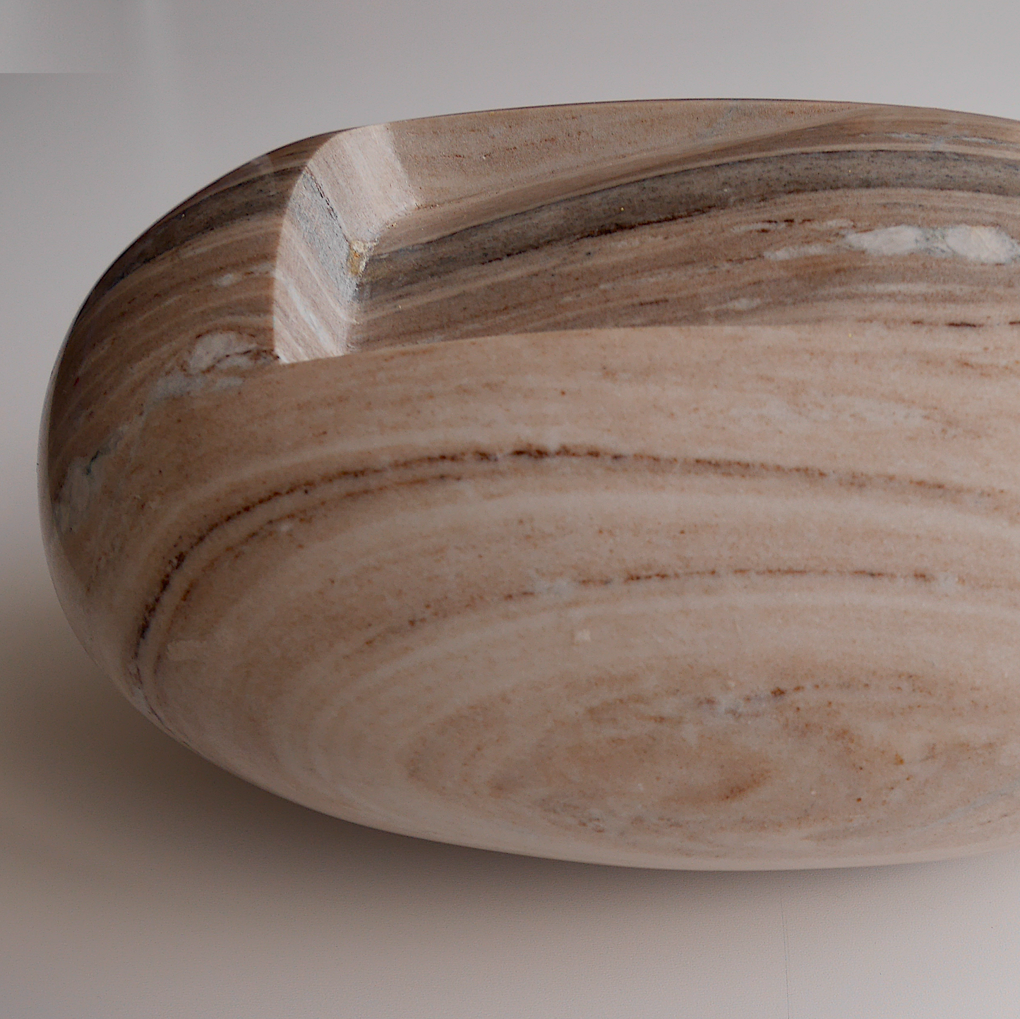 LAB4_CURATED_Kunst_Skulptur_Marmor_MATHEMATICAL_ENCOUNTER_1997_eggShape Striped Detail
